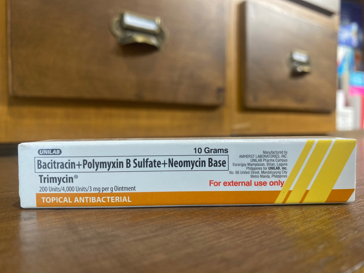 Bacitracin + Polymyxin B Sulfate+Neomycin Base (TRIMYCIN) 200 Units/ 4000 Units/ 3mg per g Ointment 10g