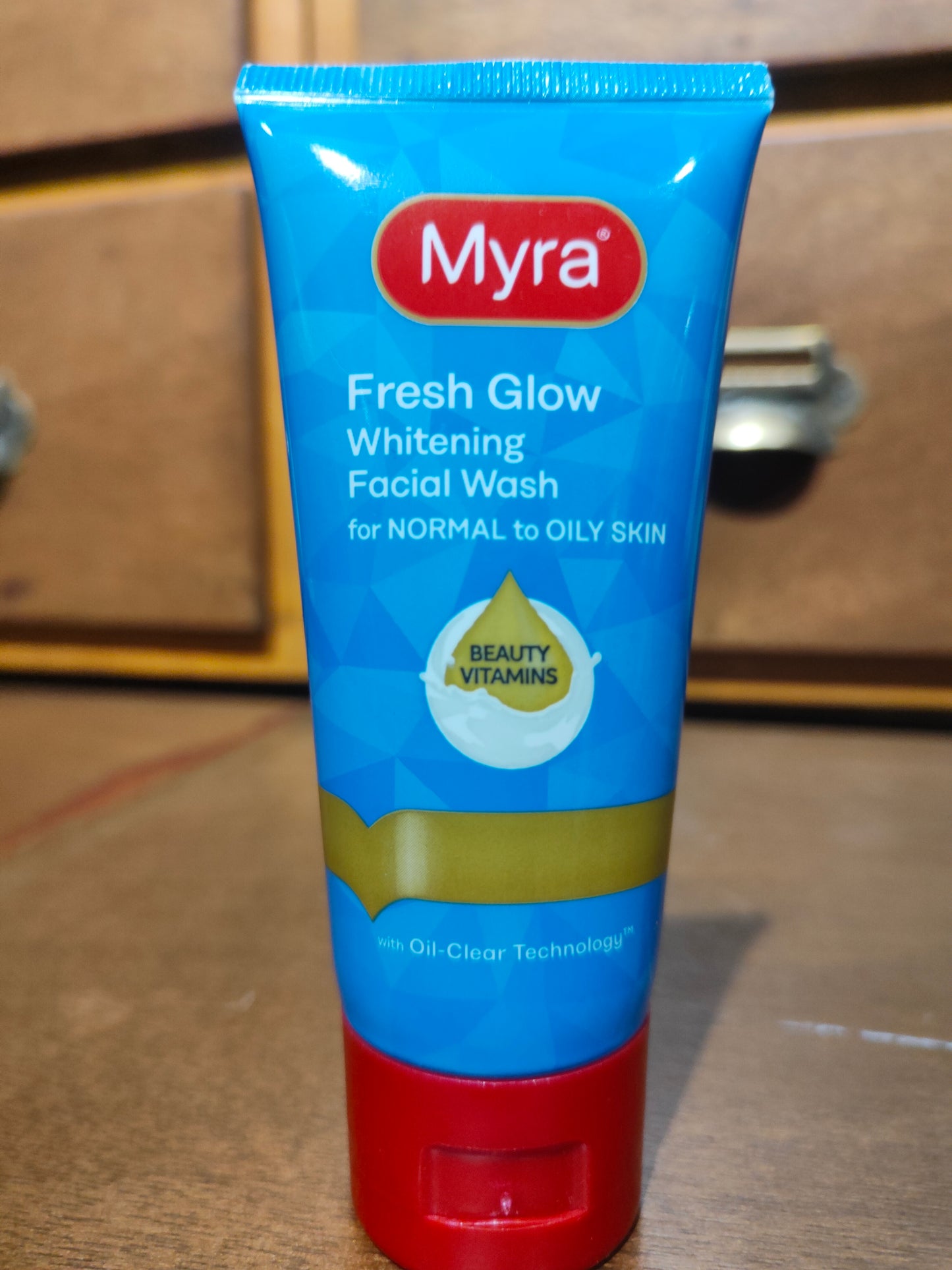 Myra Fresh Glow Whitening Facial Wash for Normal to Oily Skin